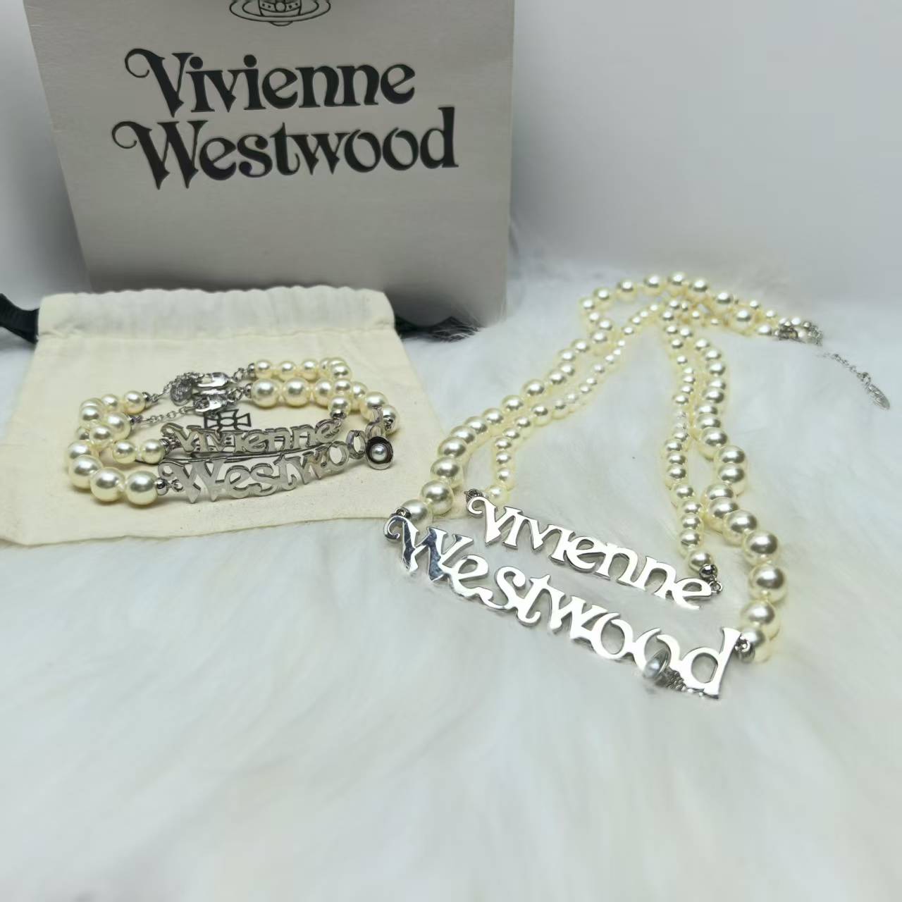 NO:360957,Necklace Bracelet Queen Mother Amelia Double-layer Pearl Necklace VW Alphabet Bracelet, Queen Mother Necklace Queen Mother Bracelet, Necklace, Bracelet19860909项链 手链 西太后Amelia双层珍珠项链VW字母手链,西太后项链西太后手链,necklace,bracelet,Jewelry