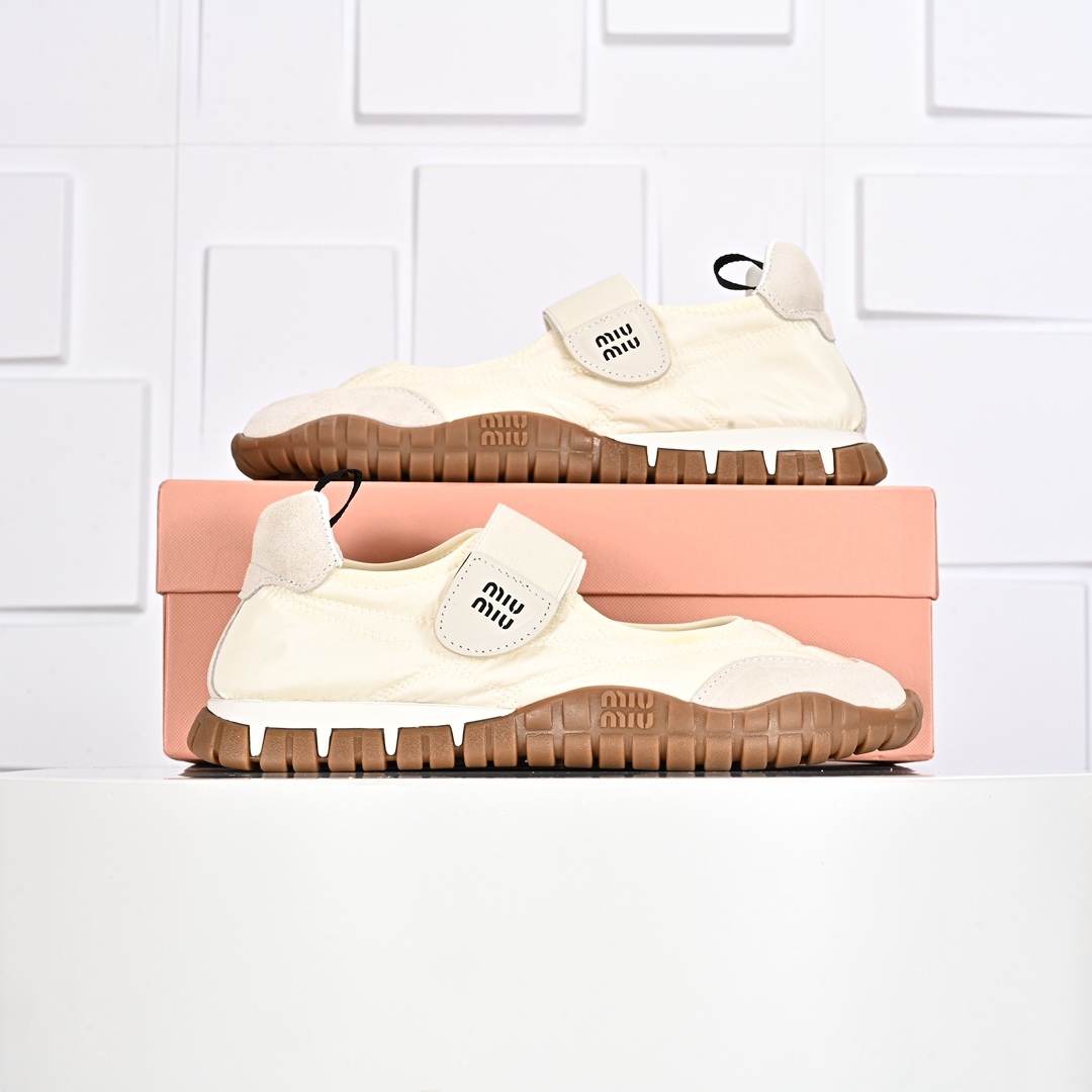 350  Miumiu 25ss Tyre系列春夏最新爆款 褪去繁复只留芭蕾的纯粹美
