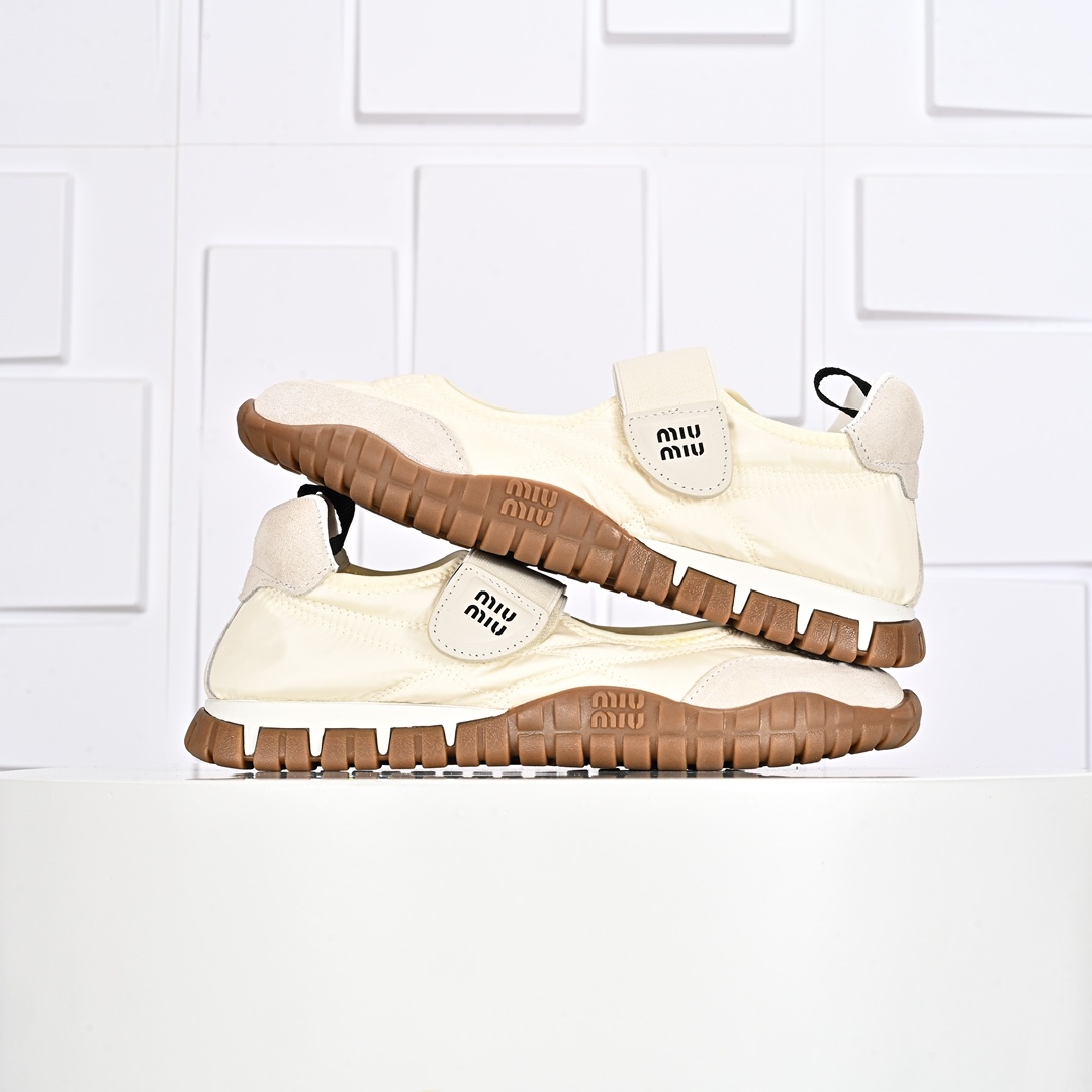 350  Miumiu 25ss Tyre系列春夏最新爆款 褪去繁复只留芭蕾的纯粹美