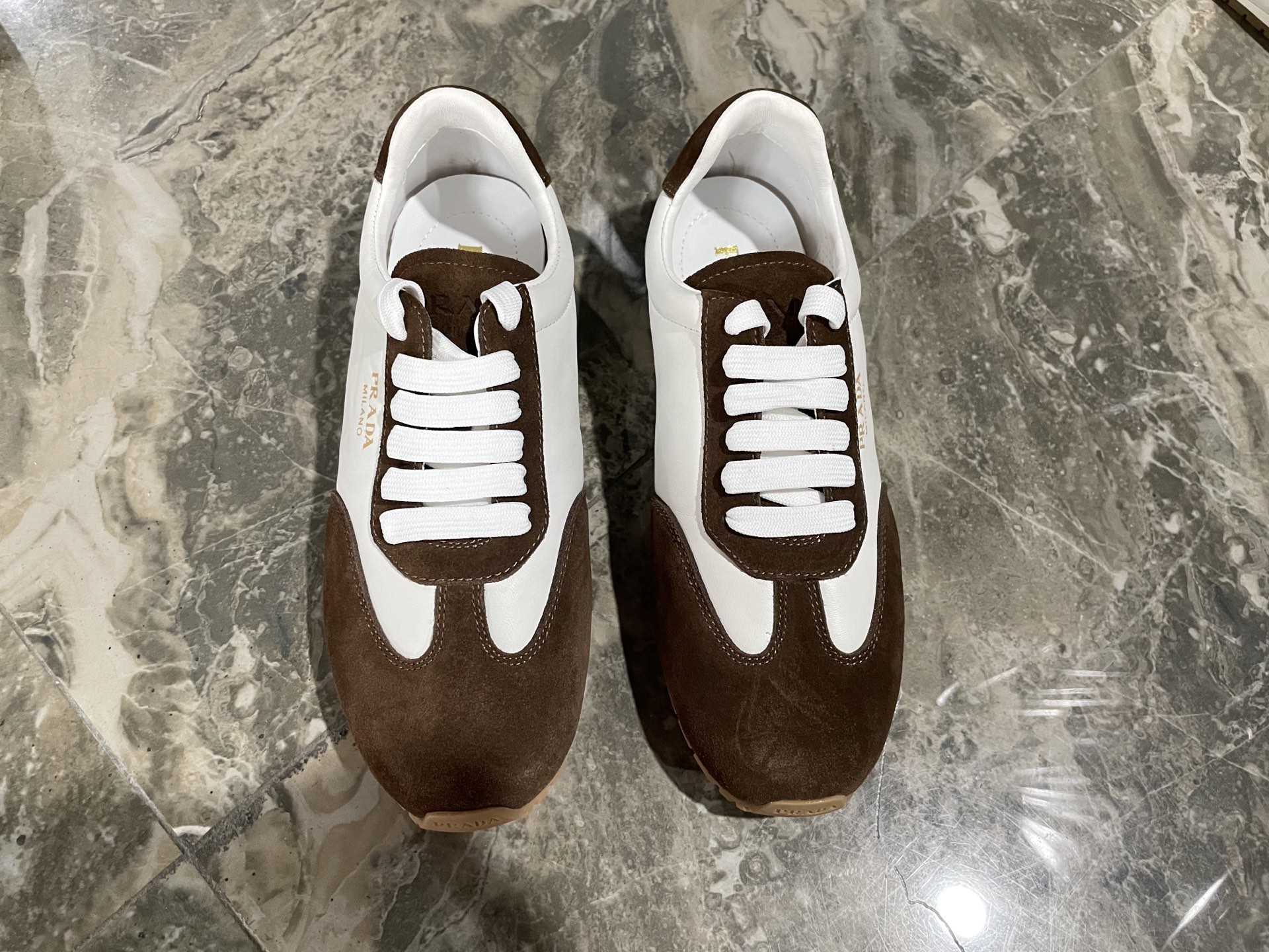 NO:562296,Prada’s new moral training shoes!  Fabric: Cow suede, Sheepskin lining, Outsole, Rubber bottom, Size 35~40 (41 customized), casual shoes/sports shoes, prada, prada, sneakers, sheepskin19860909Prada 普拉达新款德训鞋！ 面料牛反绒 内里羊皮 大底橡胶底 码数35～40（41定制）,休闲鞋/运动鞋,prada,prada,sneakers,sheepskin,Women's Shoes