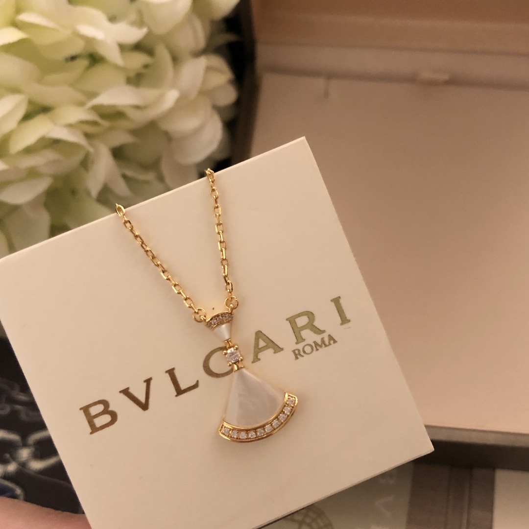 Bvlgari 精工版本 天然白贝母裙子项链 镀18K金材质
