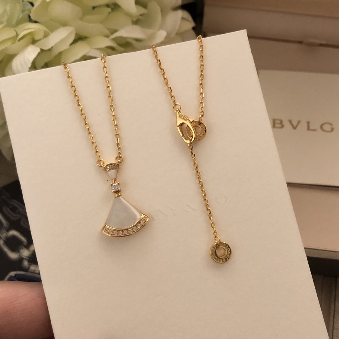 Bvlgari 精工版本 天然白贝母裙子项链 镀18K金材质