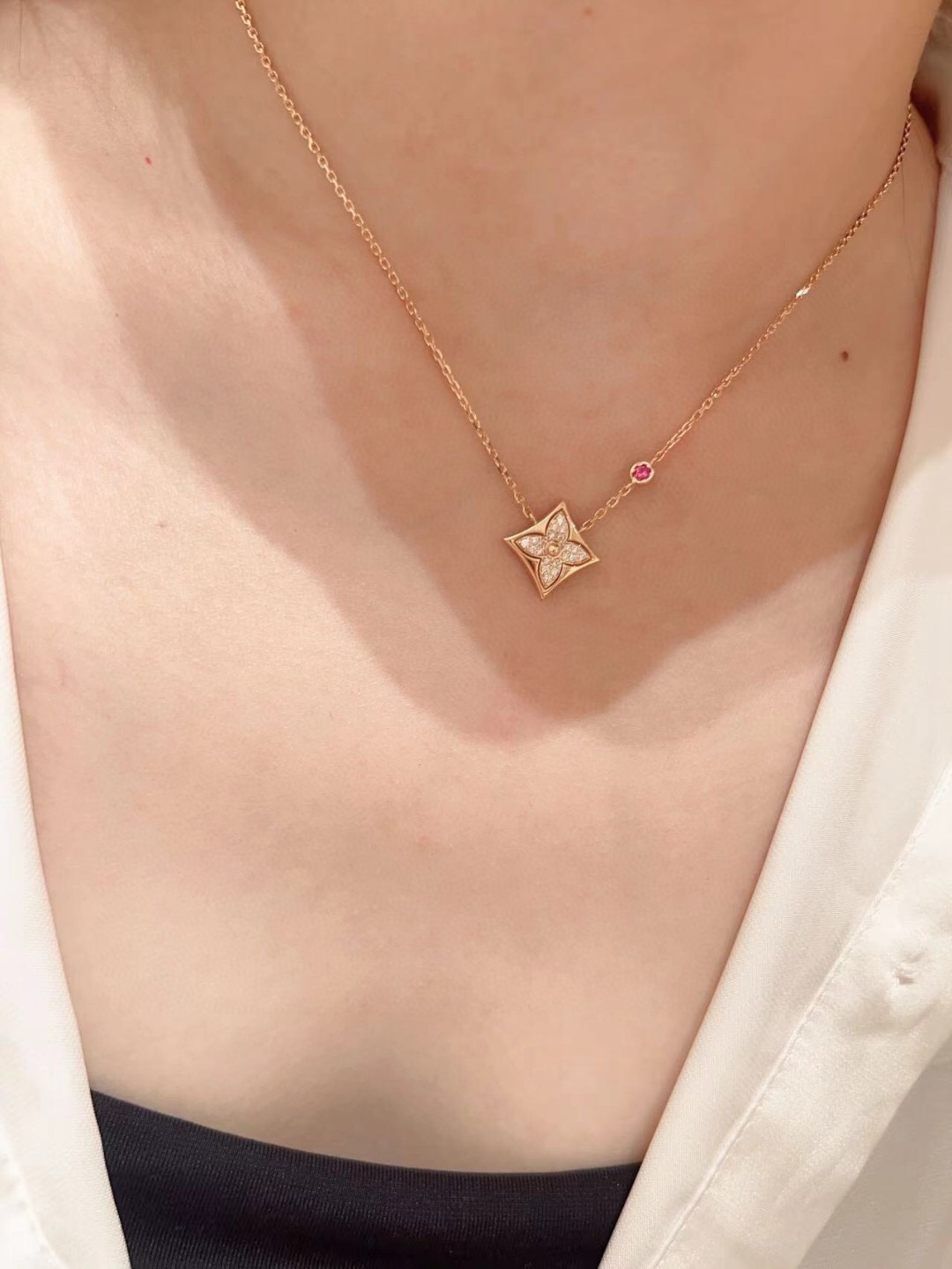 精工版本】LV项链,❗️路易威登推出😍新款限量版 Color Blossom BB Star 项链,18K 金雕琢工致星形 Monogram 7