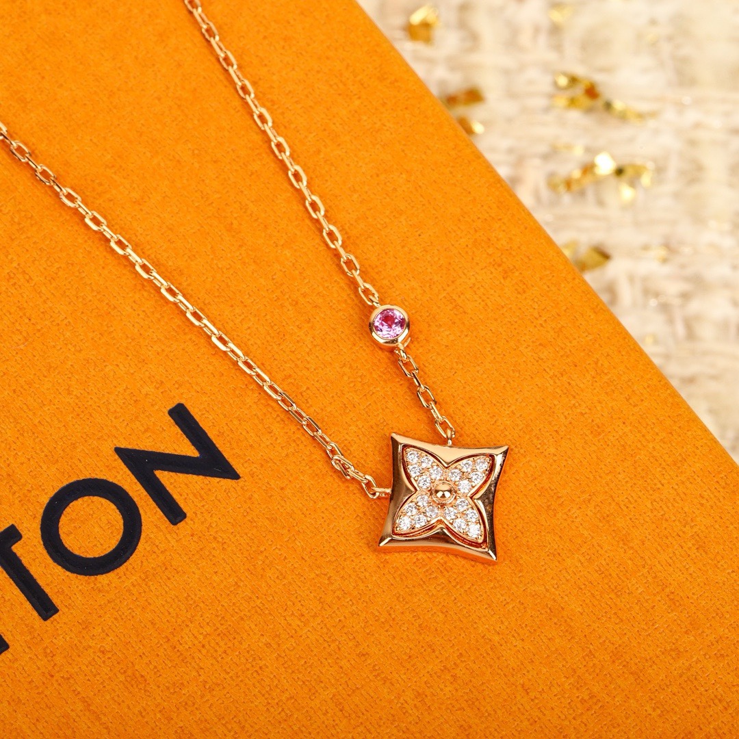 精工版本】LV项链,❗️路易威登推出😍新款限量版 Color Blossom BB Star 项链,18K 金雕琢工致星形 Monogram 5