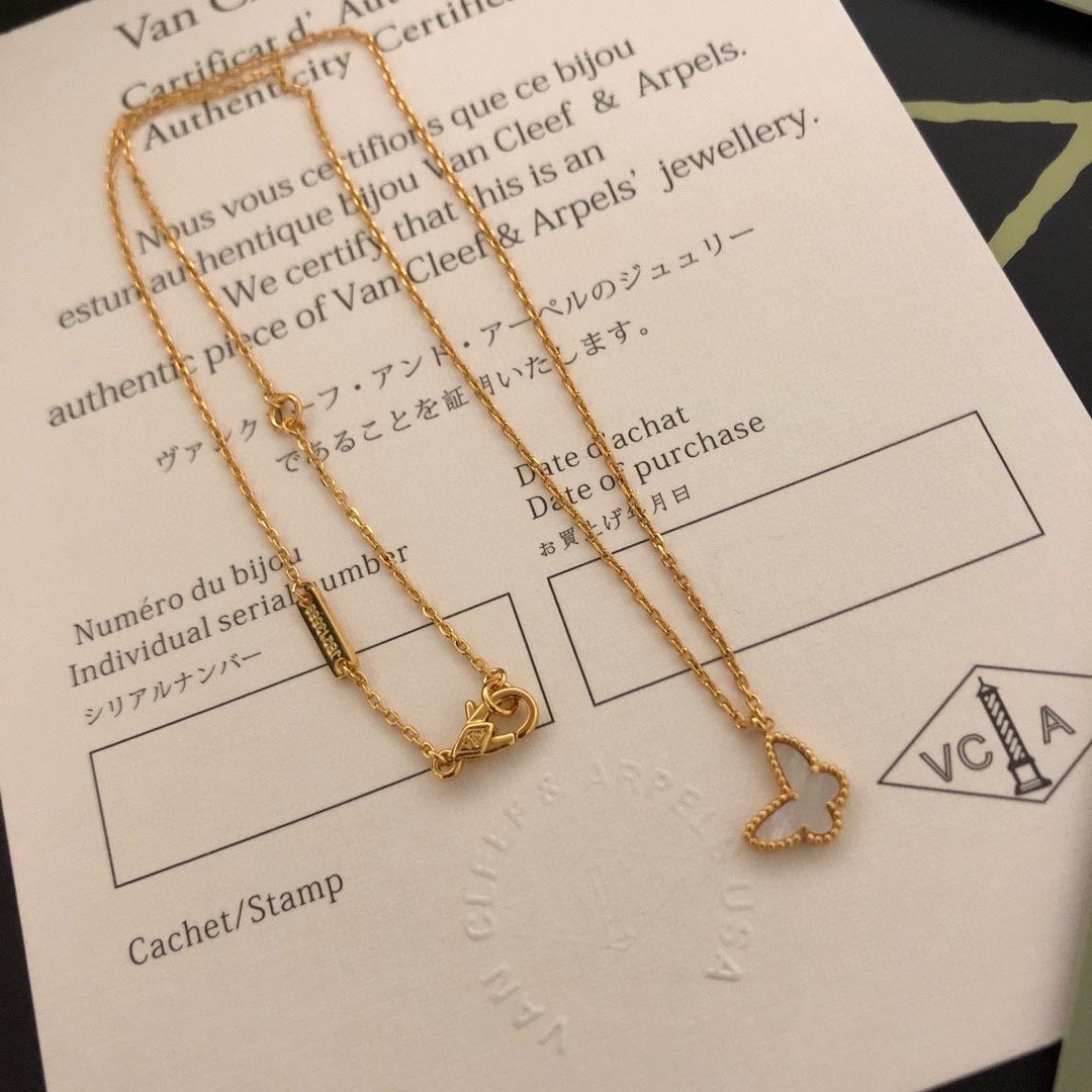 各【精工版本】❤️梵克雅宝VCA对版高级白贝母迷你蝴蝶耳钉🌹这款上身非常的大气耐看👍 采用的贝母都是精挑