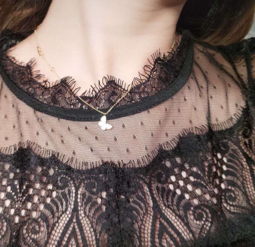 各【精工版本】❤️梵克雅宝VCA对版高级白贝母迷你蝴蝶耳钉🌹这款上身非常的大气耐看👍 采用的贝母都是精挑