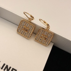 【金色凯旋门满钻方块耳环】新款 Celine 赛琳耳环 满钻小方块,闪闪的✨好可爱😍像块小饼干❗️非常清 【金色凯旋门满钻方块耳环】新款 Celine 赛琳耳环 满钻小方块,闪闪的✨好可爱😍像块小饼干❗️非常清