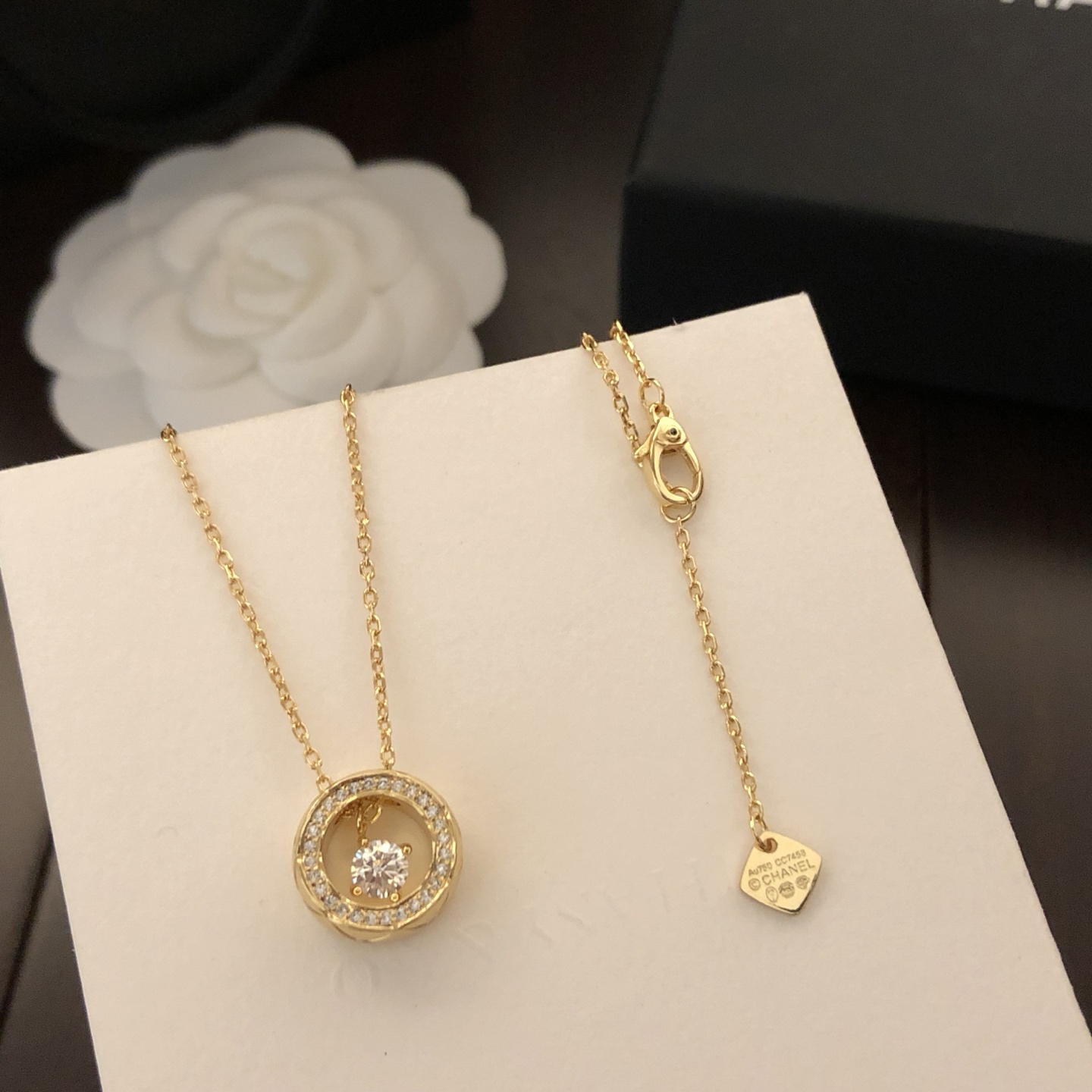 👑【精工版本】香奈儿项链🤩 Coco 新款 圆圈 菱格 单钻项链 中间主石钻石，是整颗钻石，链子穿着整颗