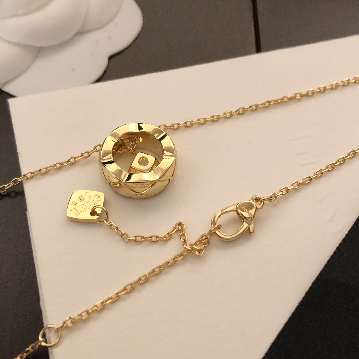 👑【精工版本】香奈儿项链🤩 Coco 新款 圆圈 菱格 单钻项链 中间主石钻石，是整颗钻石，链子穿着整颗