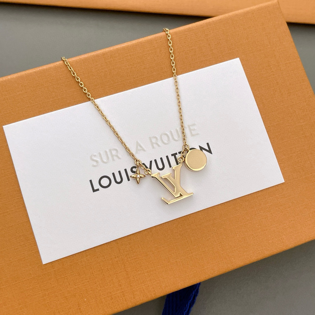 【LV绿七夕粉爱心项链】路易威登项链😍七夕限定💗太爱啦！心动造型，心动暗语，灵巧心形描摹爱的怦然时刻， 