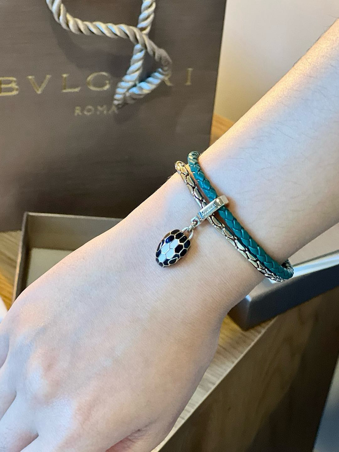 【Bv蛇头双层手链】宝格丽手链❤️购入专柜🆕颜色的是金银拼色的，是所有颜色里面最特别，最难做的，且妥妥的