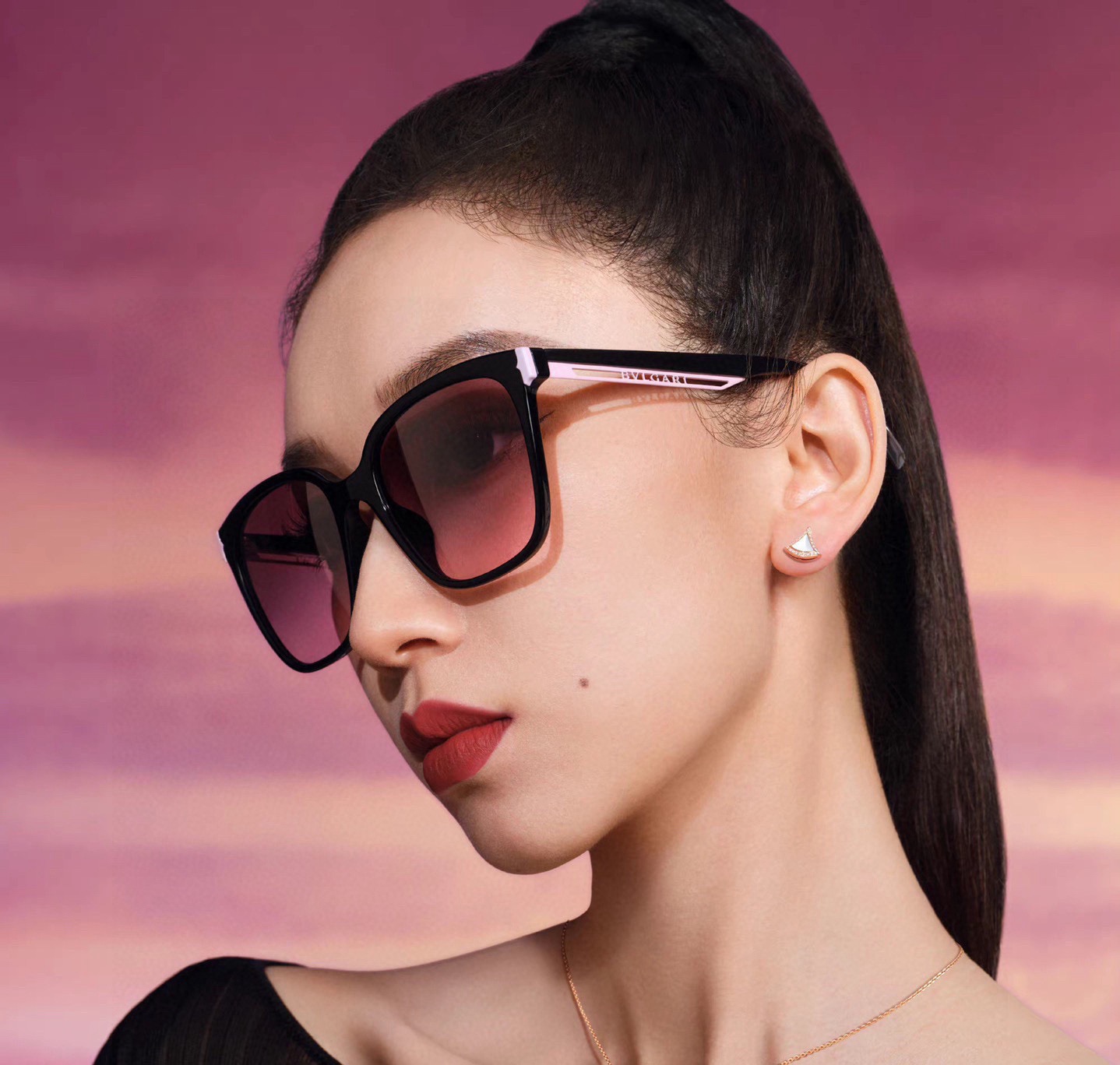 Bvlgari 精工版本 Bvlgari 宝格丽项链diva系列 白贝母裙子耳钉 扇形 款 由女性的优雅气质汲取灵感