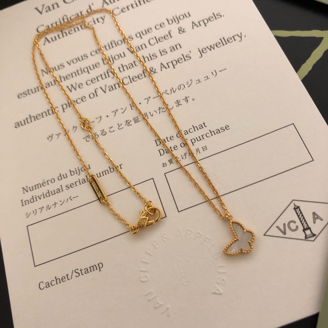 各【精工版本】❤️梵克雅宝VCA对版高级白贝母迷你蝴蝶耳钉🌹这款上身非常的大气耐看👍 采用的贝母都是精挑