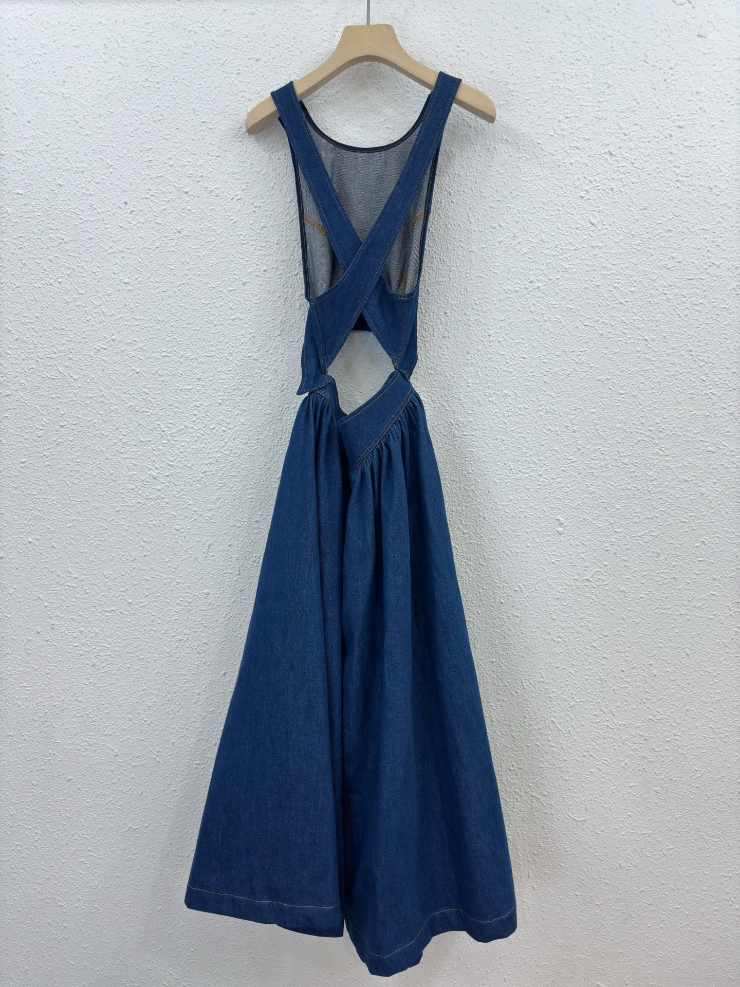 Elegant Backless Denim Dress - Chic & Comfortable, 100% Cotton 5 i1746259597875 1349 0 3