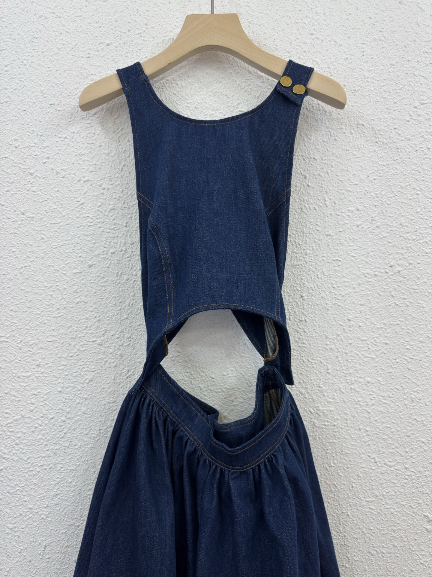 Elegant Backless Denim Dress - Chic & Comfortable, 100% Cotton 3 i1746259598250 1492 0 1