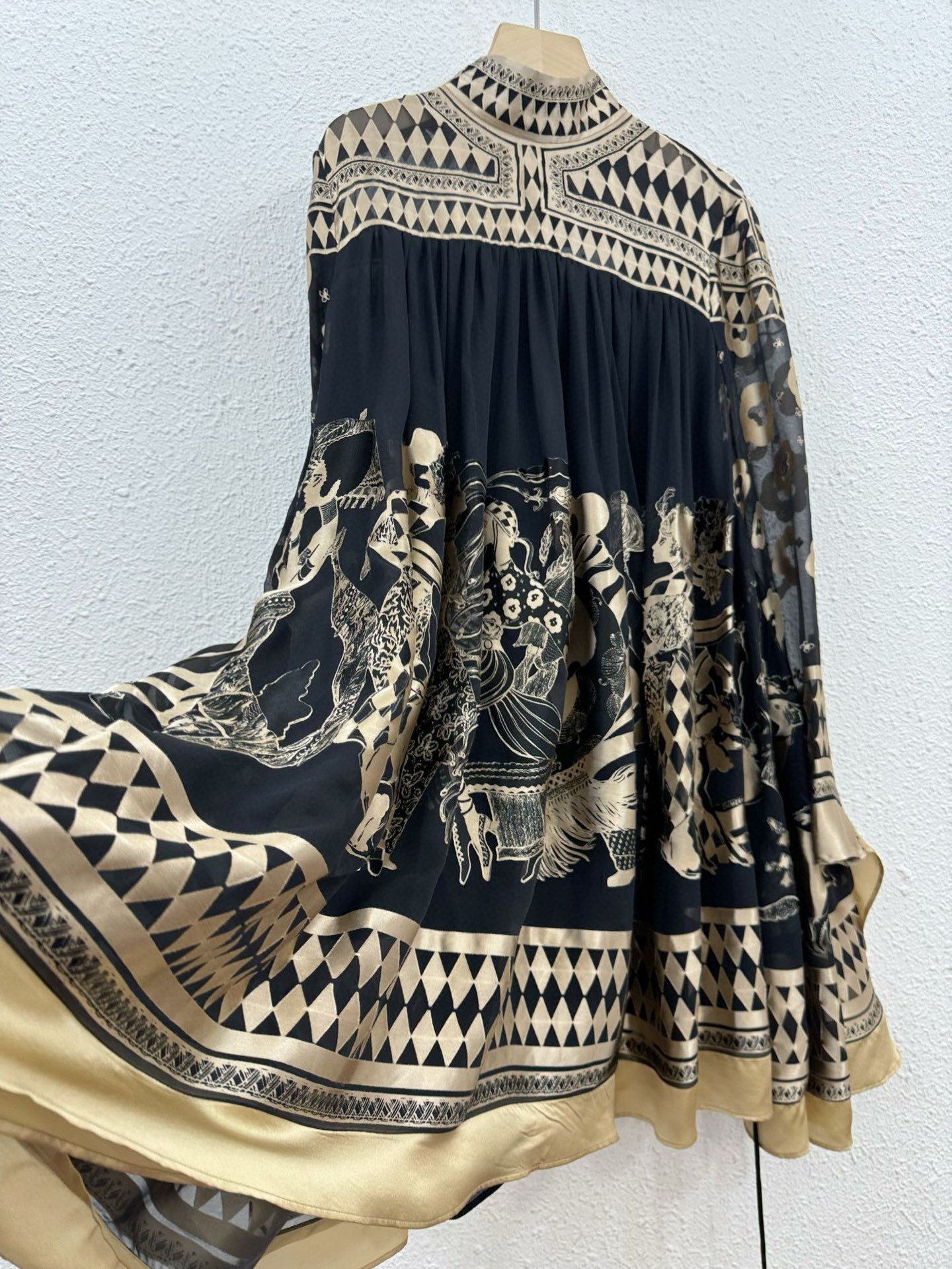 Elegant Black and Gold Long Sleeve Dress - Chic & Unique, Limited Edition 3 i1761451317685 1583 0 1