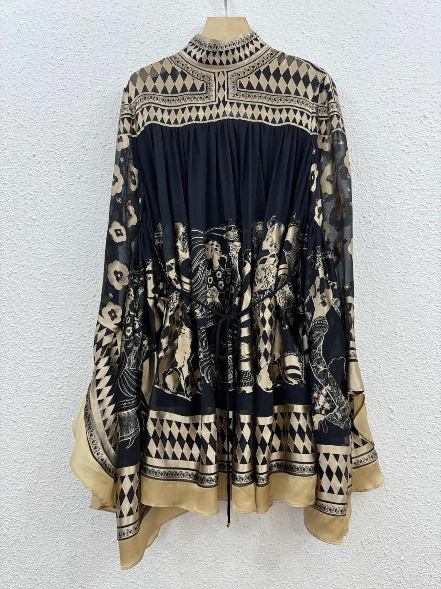 Elegant Black and Gold Long Sleeve Dress - Chic & Unique, Limited Edition 2 i1761451317721 2476 0 0