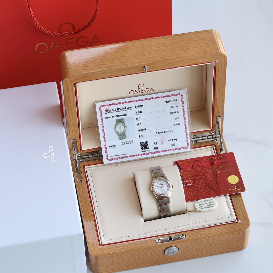 NO:145218,Omega fifth-generation zodiac sign true diamond model, Omega advertising around the world is crazy to promote, subway, airport, shopping mall large screens, and more or less, and it has an invincible recognition. You will definitely be fine if you recognize it at a glance!  The large goods took a year and were finally shipped. The production process was extremely harsh and the quantity was limited!  The latest fifth-generation 28mm zodiac quartz watch in the Omega Constellation Series!  The Zodiac Series is the most classic one in the entire Omega series. The female Zodiac Sign is full of femininity after getting started!  After the new fifth-generation constellation is launched, all fourth-generation constellations will be withdrawn from the counter and will be suspended. Buy new ones and don’t buy old ones!  Compared with the old four-generation constellation, the new model is all upgraded on the dial, needle, bottom cover, strap, movement, and case!  The details of the upgrade will be explained one by one in the details pictures!  Equipped with the original 4061 movement (unique red Omega logo, rhodium-plated parts and spiral polishing). The previous generation of zodiac signs is constantly improved, and the conformity between the case of the new generation of zodiac signs and the claws. The Roman scale method of the ring mouth and the restoration of the undercover observatory relief are comparable to the original version!  The dial uses a first-class mother-of-pearl invincible shining with 12 brilliant-cut round diamonds, and the case is set with 36 VS1.4 South African natural diamonds. This data is a whole circle larger than the fourth generation. The diamond is big enough to flash!  GTC testing agency certificate is provided, and you will get ten thousand yuan if you fake it!  The exclusive integrated original version of the market!  The sandy finish of the strap and shell is the fine sanding effect that is consistent with the original version!  There is also a 4061 movement that is really given a counter, this is the original version!  The original packaging of supporting counters, the best choice for gifts!  , omega19860909欧米茄五代星座真钻款,全世界欧米茄广告狂推款,地铁,机场,商场大屏幕大家多多少少一定看到过,辨识度无敌,一眼认出,买它一定没有错！大货历时一年,终于出货,制作过程极其苛刻,数量有限！欧米茄星座系列最新款五代28mm星座石英腕表 ！ 星座系列是欧米茄全系中最经典的一款,女款星座上手后女人味十足！ 新款五代星座上市后,四代星座基本全部撤出专柜停售,买新不买旧！ 对比老款四代星座,新款在表盘,表针,底盖,表带,机芯,表壳全部升级！升级细节会在细节图一一讲解！搭载原厂4061机芯(独特红色欧米茄标识,镀铑零件及螺旋式打磨处理) 由上一代星座不断改进,新一代星座表壳与托爪的吻合度.圈口罗马刻度做法及底盖天文台浮雕的还原度媲美原版！表盘采用一级珍珠母贝无敌闪耀搭配12颗明亮式切割圆钻熠熠生辉,表壳镶嵌36颗VS1.4南非天然钻石这个数据要比四代整整大上一圈,钻够大才够闪！配中国GTC检测机构证书,假一赔万！市场独家一体原版把心！表带与壳的面砂色打磨细腻效果跟原版一致！还有4061机芯加持,真正意义上给它个专柜,这就是原版！配套专柜原包装,送礼自带不二之选！,,omega,Watch