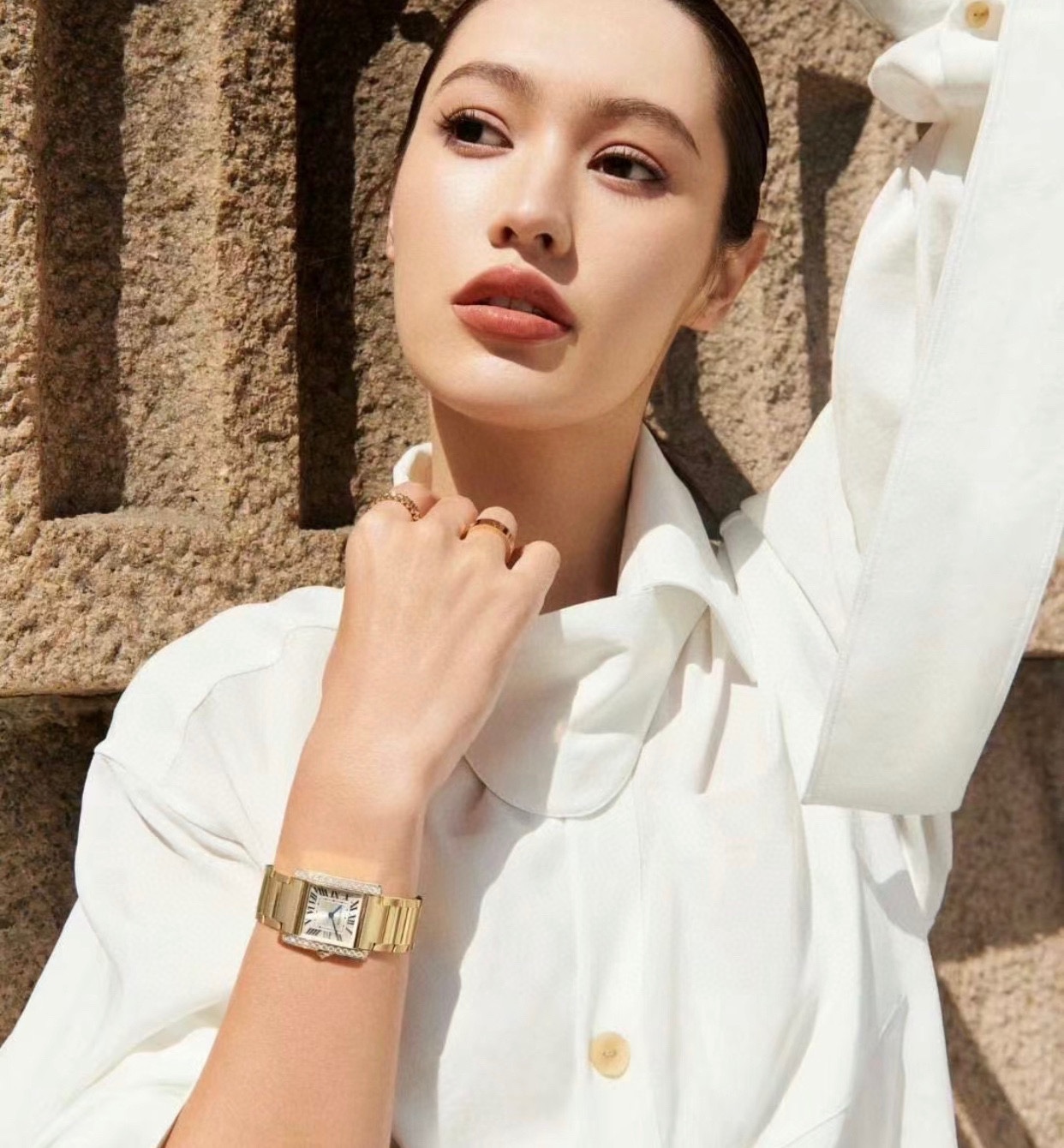 NO:393373,Cartier French tank golden hand-up picture, cartier19860909卡地亚法国坦克金色上手图,,cartier,Watch