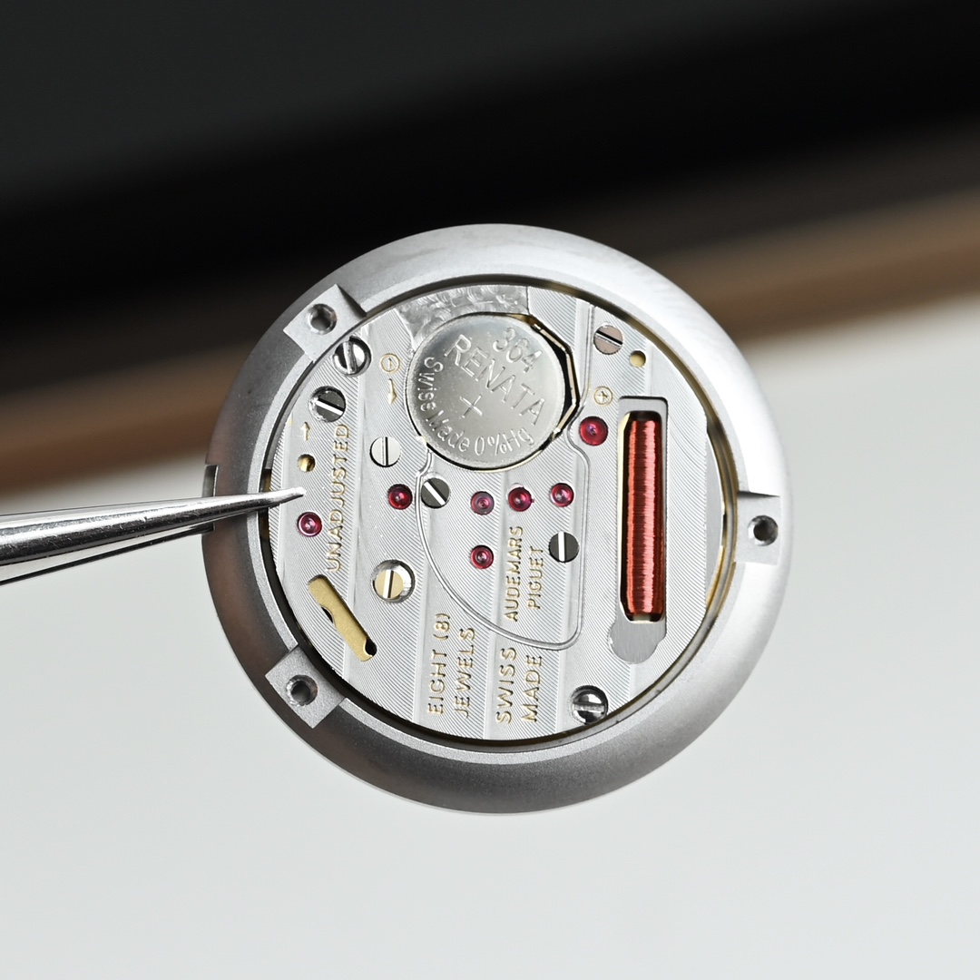 NO:157612,Audemars Piguet movement is the core of a watch. The original version is the same as the original imported quartz movement in Switzerland. As we all know, things imported from abroad are not only expensive, but they cannot be bought just by wanting to buy. It is also difficult to get all kinds of messy things in China. Buy and cherish it!  ,,audemars19860909爱彼 机芯才是一块表的核心,原版一致瑞士原装进口石英机芯,众所周知 国外进口来的东西不只是成本高,这种不是想买就能买到的.各种乱七八糟事项弄到国内也是够呛 且买且珍惜！,,audemars,Watch