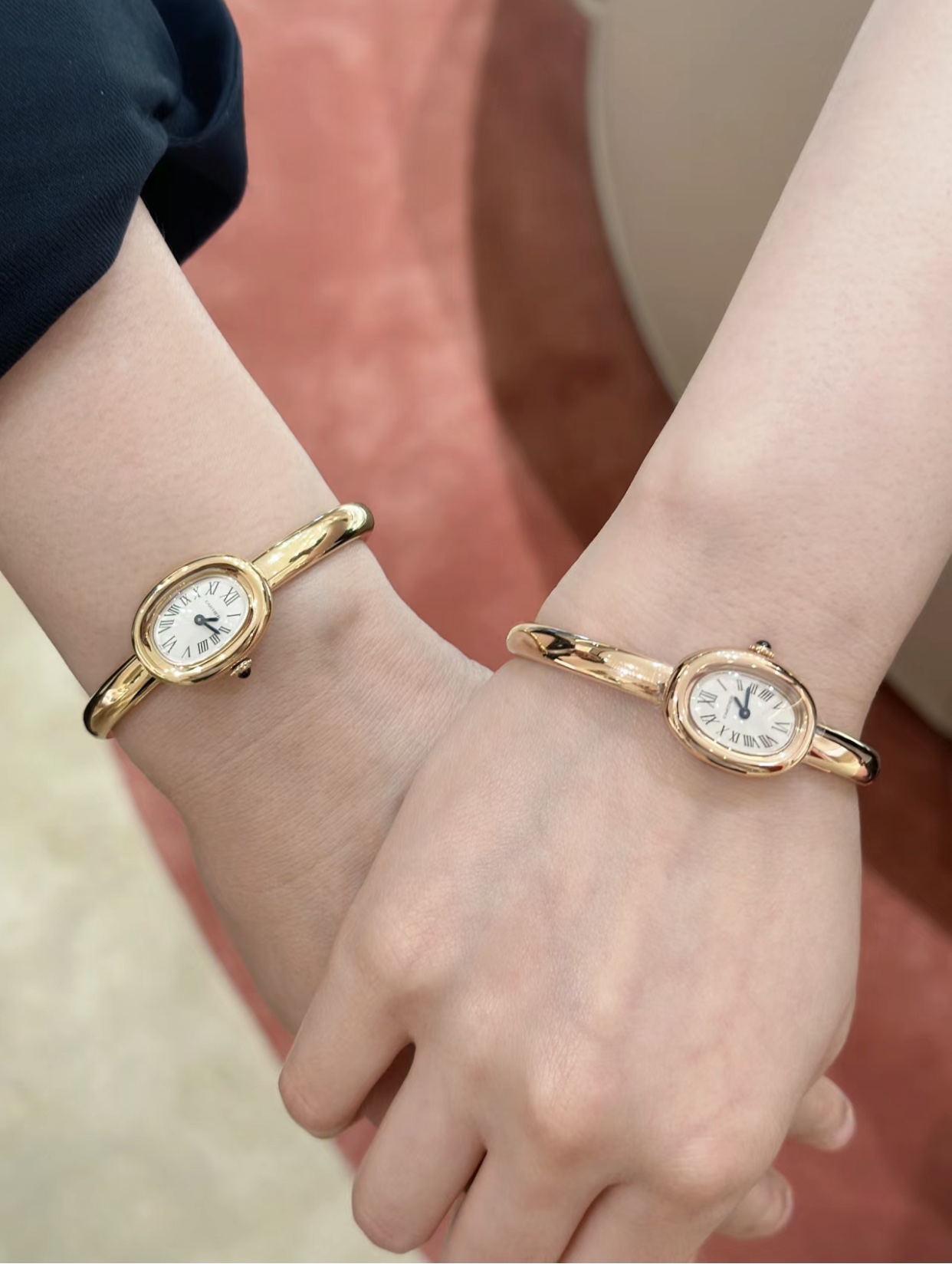 NO:393752,Pictures for hand New bathtub bracelet watch, 18k gold version!  Kajia's classic bathtub series watch. Baignoire's new 'bathtub' bracelet watch, case size 24.6*18.7 mm, hand circumference size 15mm 16mm 17mm, bracelet19860909上手图 新款浴缸手镯表,18k包金版！卡家经典之作浴缸系列手表. Baignoire 全新“浴缸”手镯腕表,表壳尺寸24.6*18.7毫米,手围尺寸15mm 16mm 17mm,,bracelet,Watch