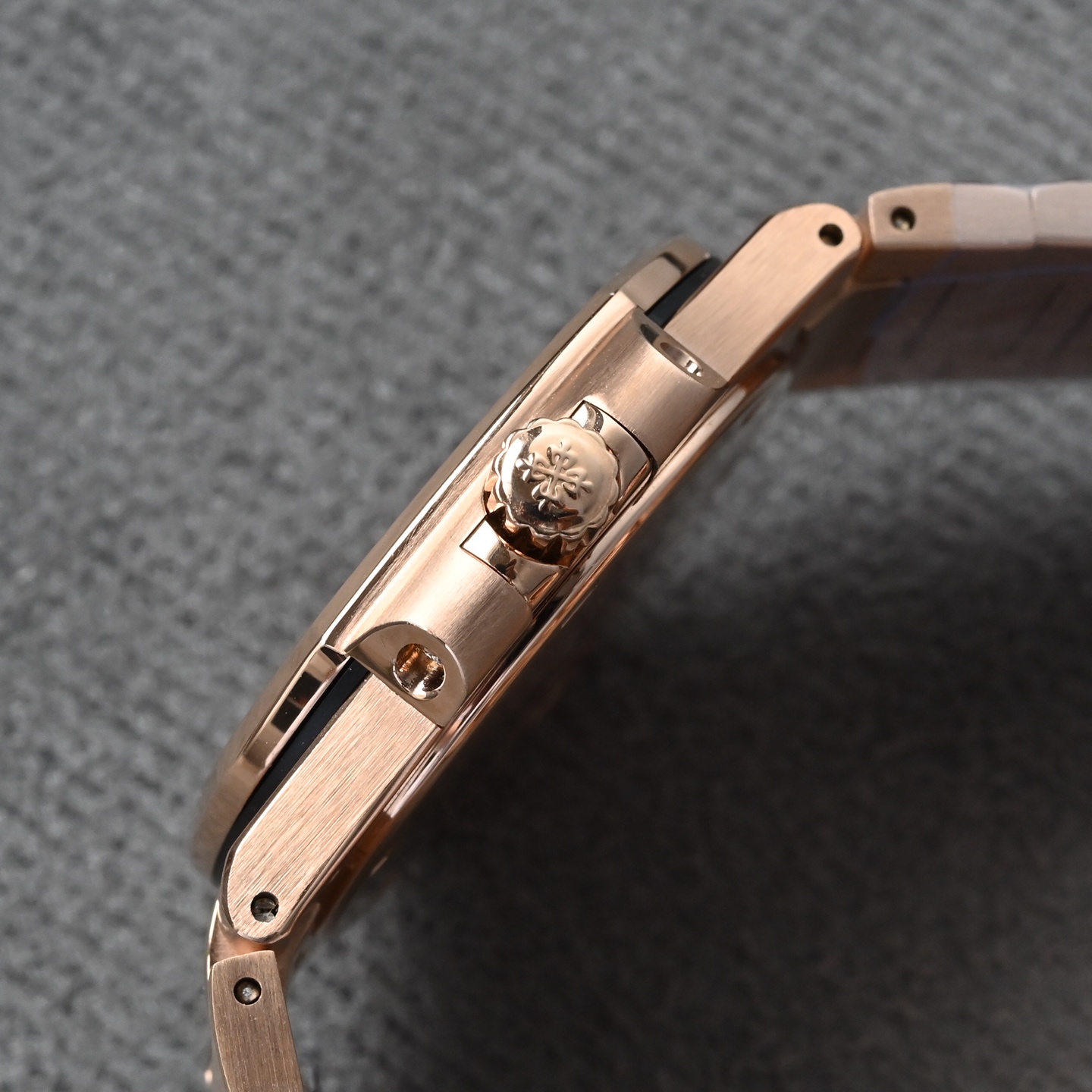 Elegant Beagle Parrot Snail Watch with Real Diamonds and Swiss Movement. - 图片 6