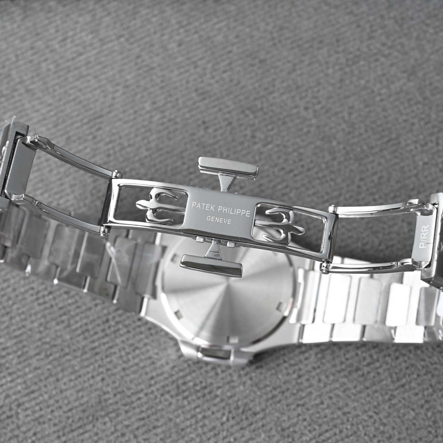 New Beagle’s 7010 Nautilus: Elegant Diamond-Covered Wristwatch for Women - 图片 8