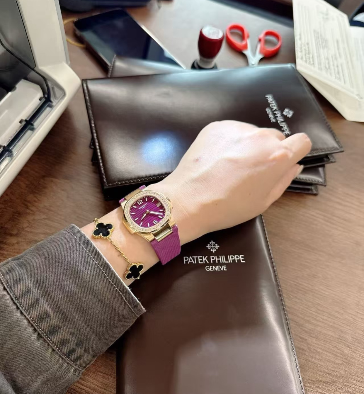 “Diamond-Accented 32mm Women’s Watch: Light, Thin, and Stylish for Work and Dinner” - 图片 6