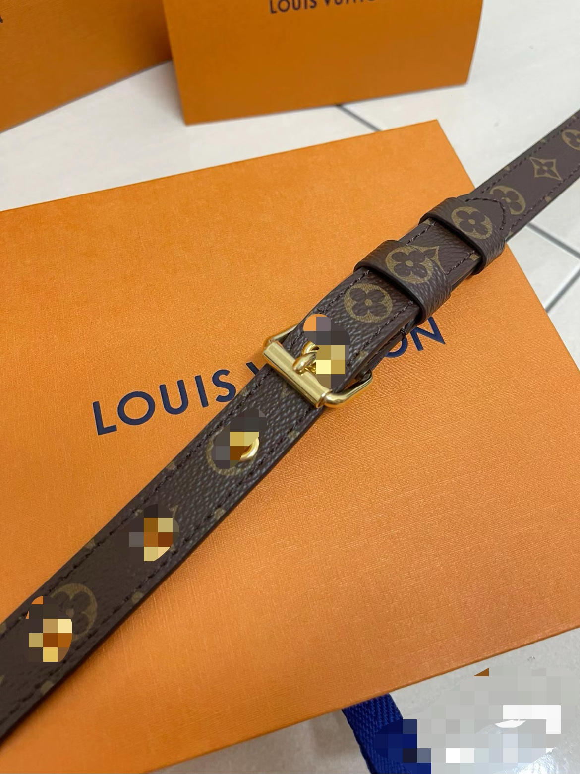 Close up of the metal hardware