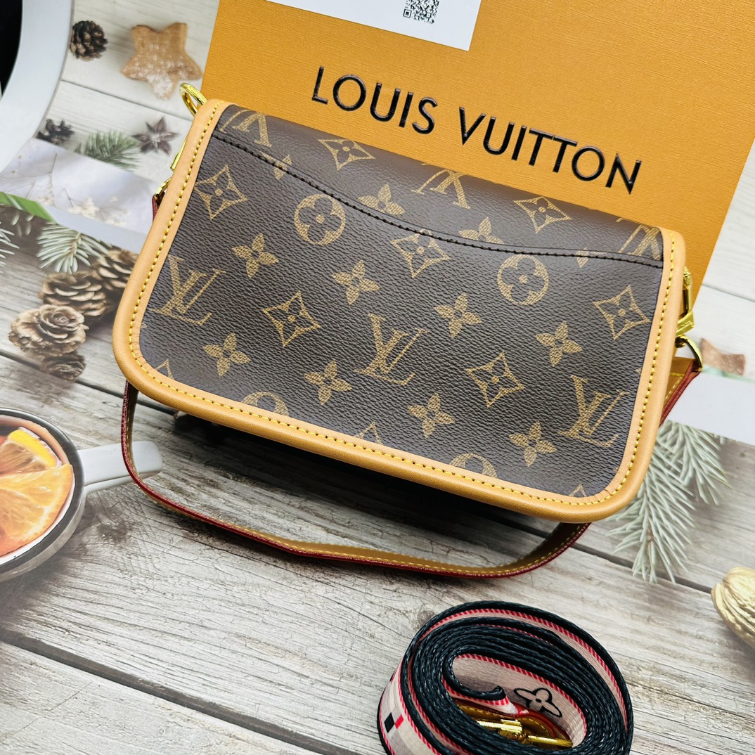 Crossbody bag interior