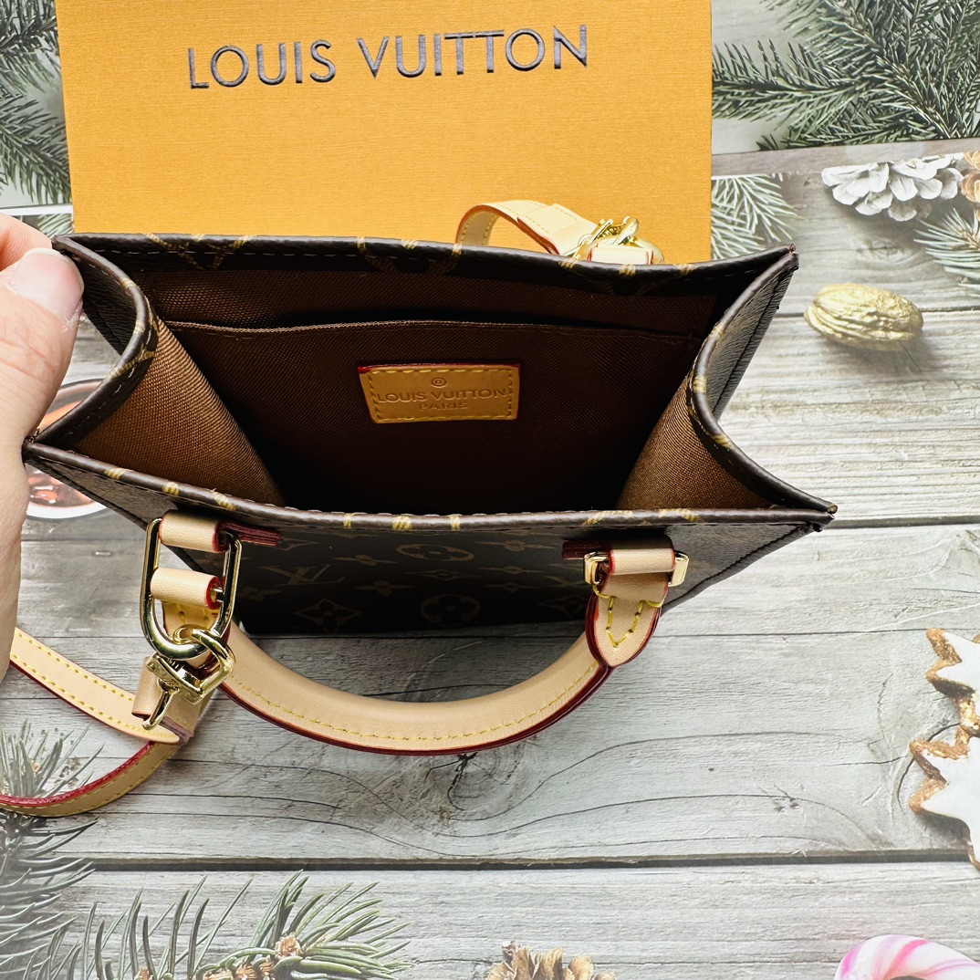 Piano Bag - Bag in Use Woman with Piano Bag