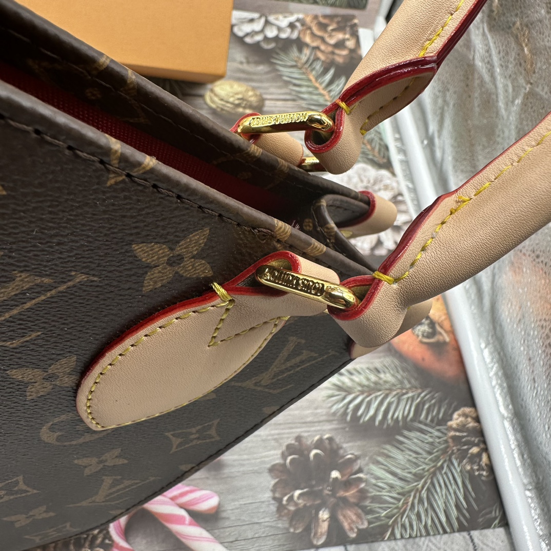 Leather Crossbody Bag - Texture Close-Up