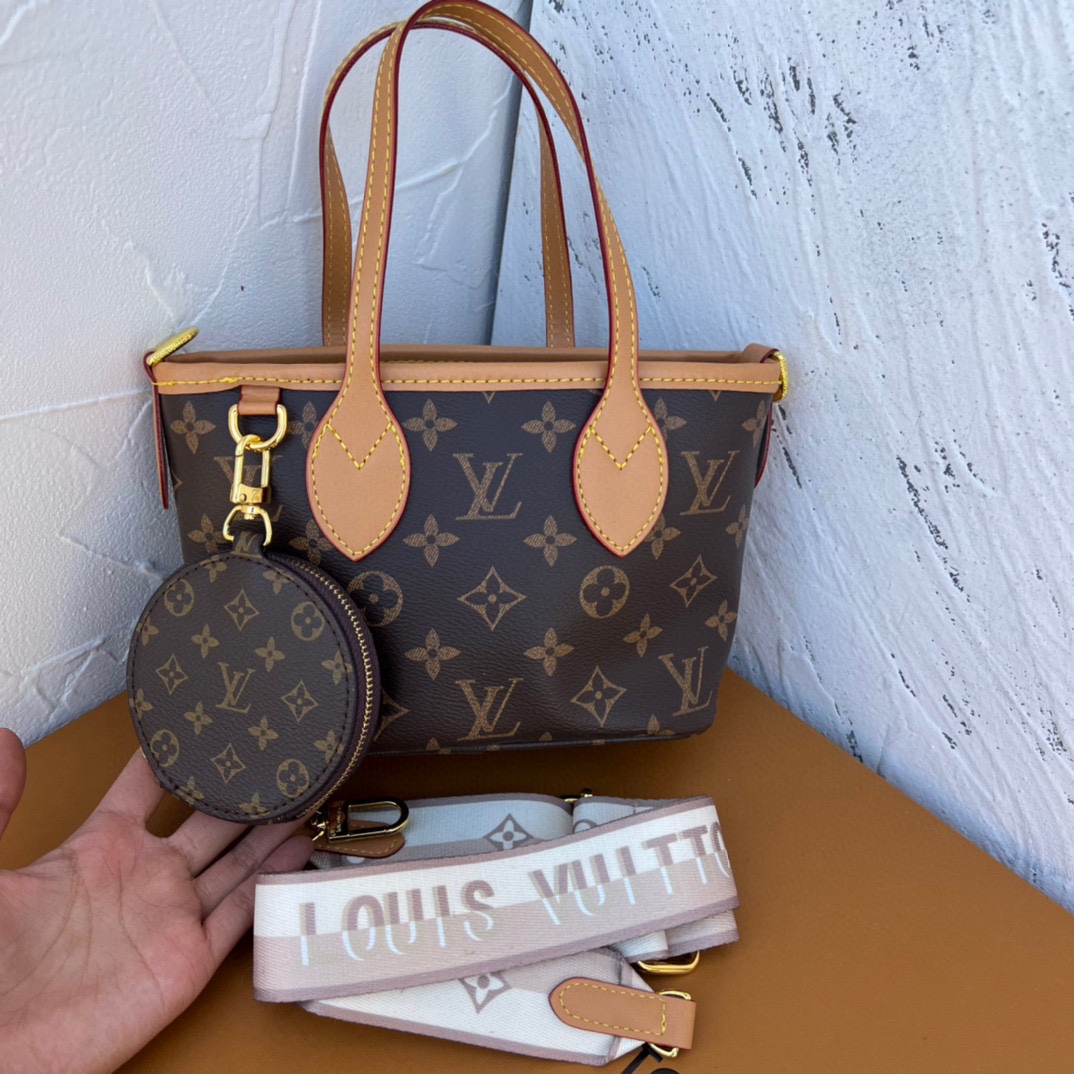 Leather shopping bag - front view