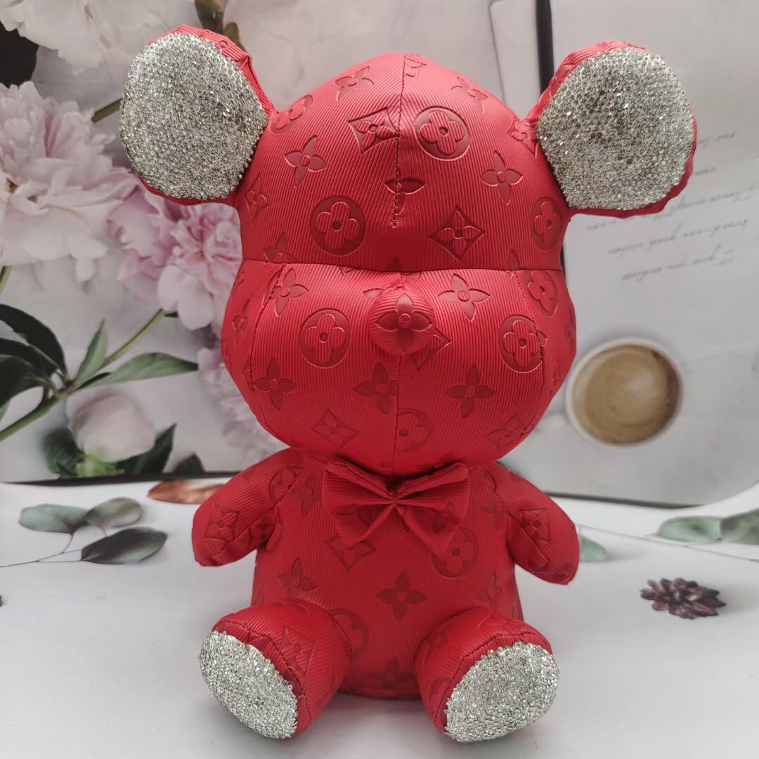 Crystal bear figurine side view