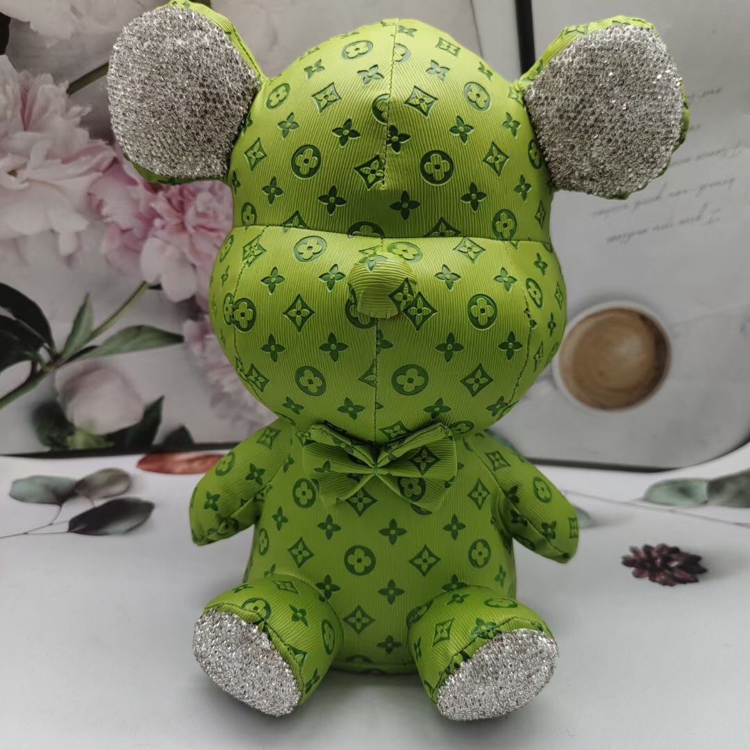 Crystal bear figurine front view