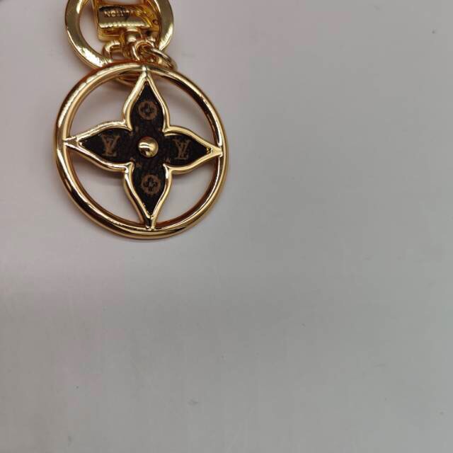 Steel keychain with various finishes