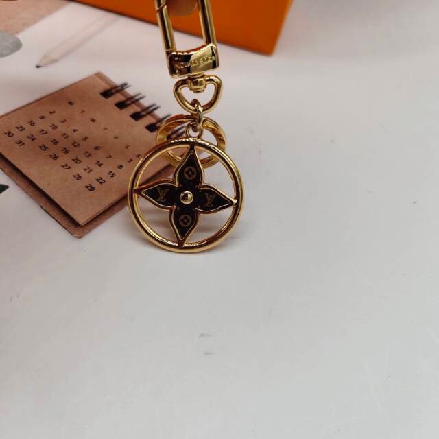 Steel keychain with keys attached