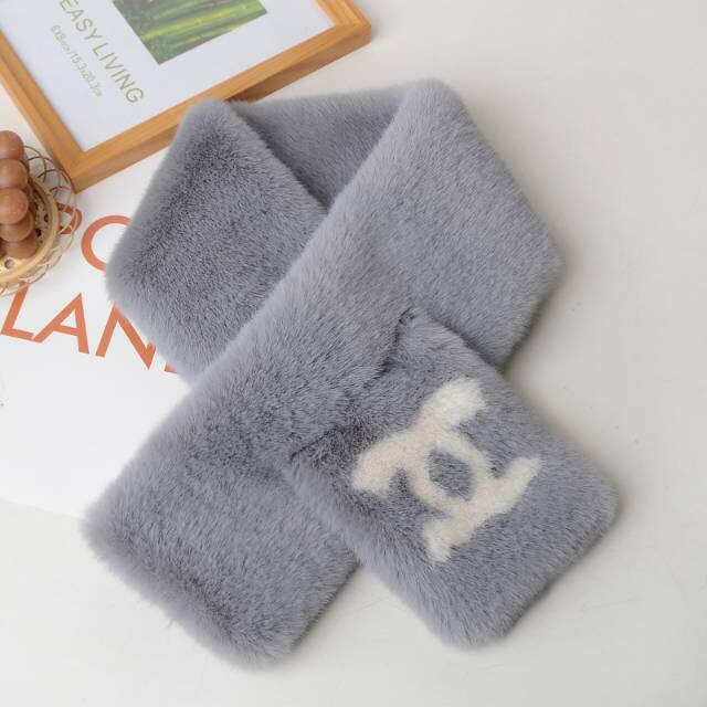 Scarf showing different colors