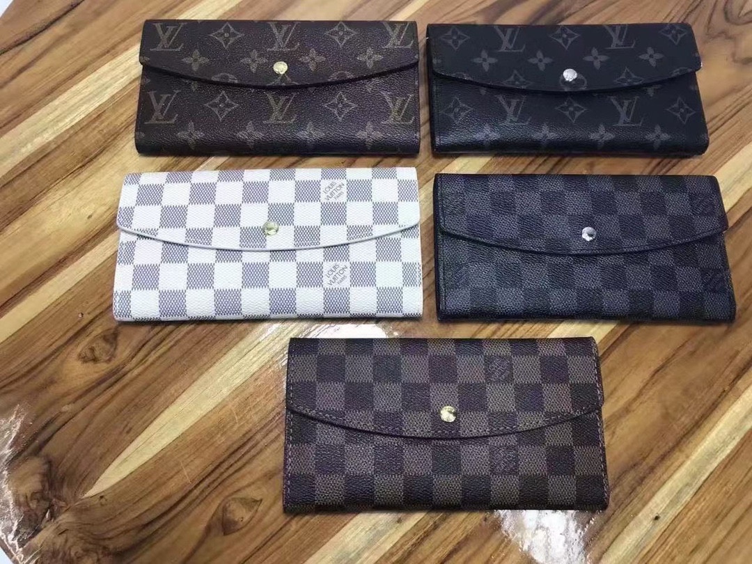 Leather long wallet side view