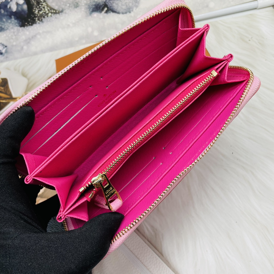 Embossed leather wallet - zip closure