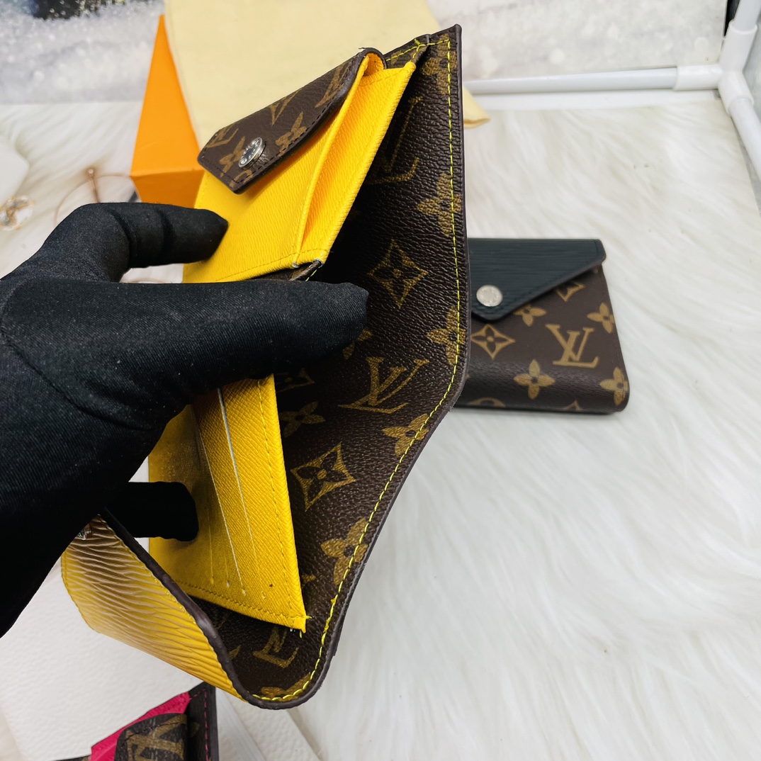 Leather bifold wallet in hand