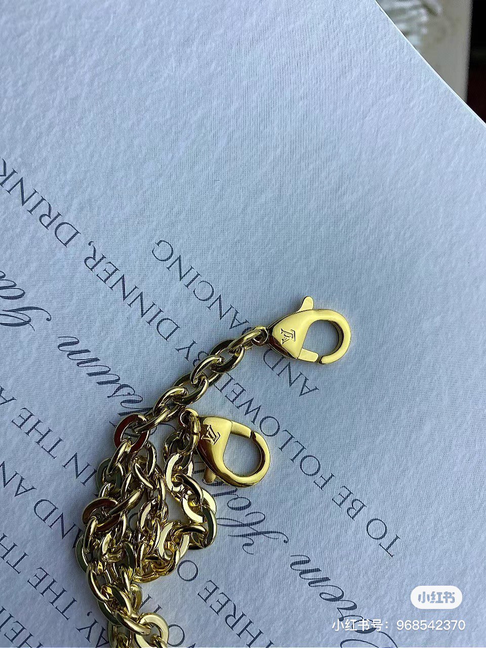 The leather wallet set with accessories