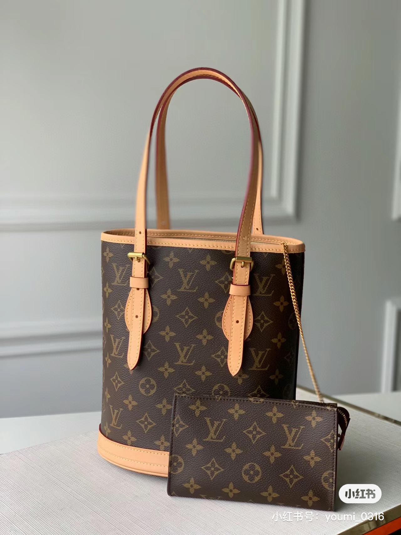 Leather crossbody bag side profile