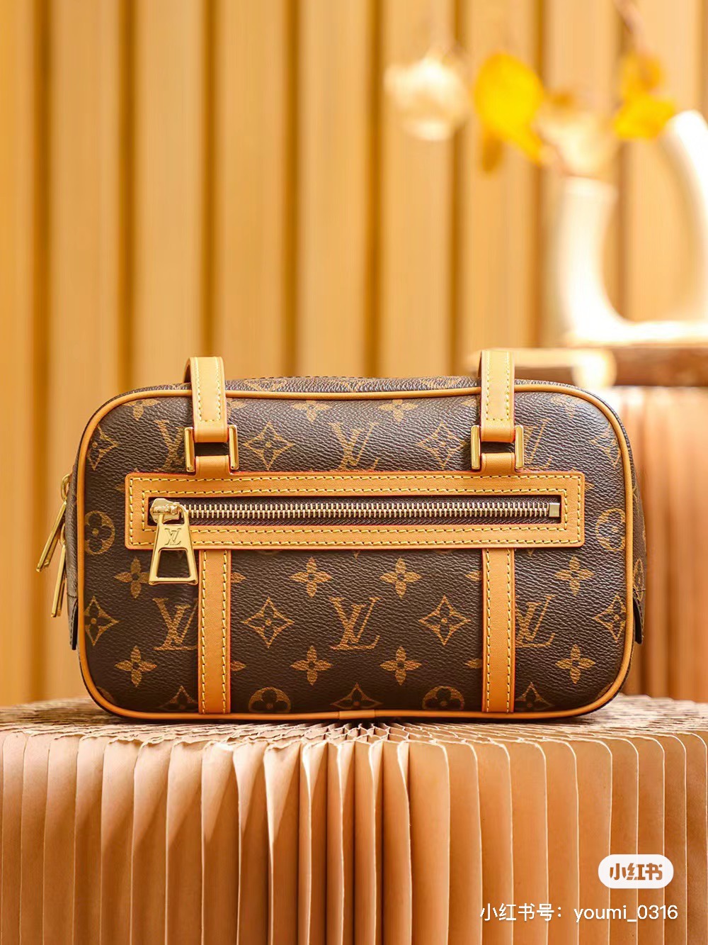 Leather Crossbody Bag hardware detail