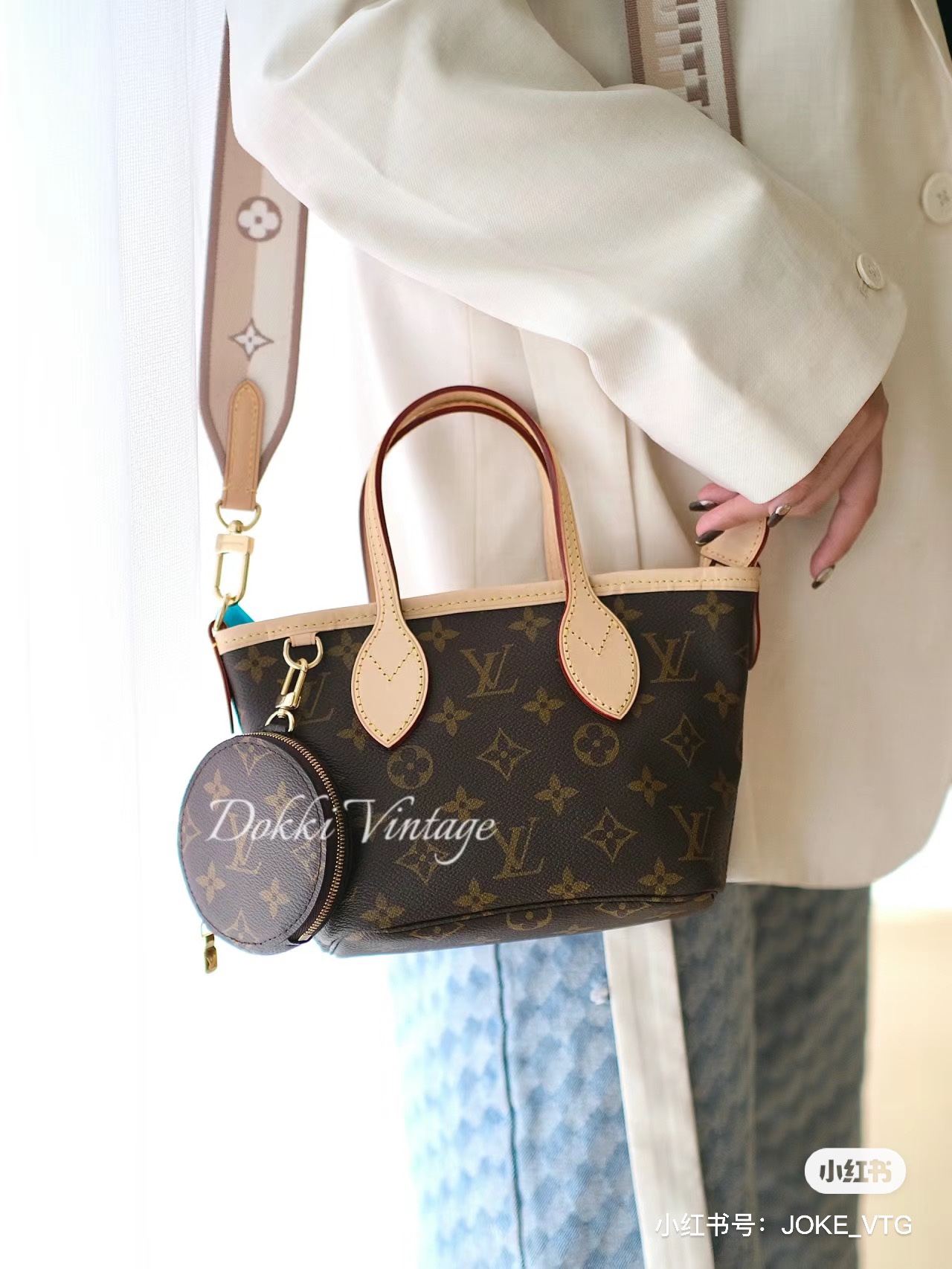 White Crossbody Bag - Interior View Interior view of white leather crossbody bag
