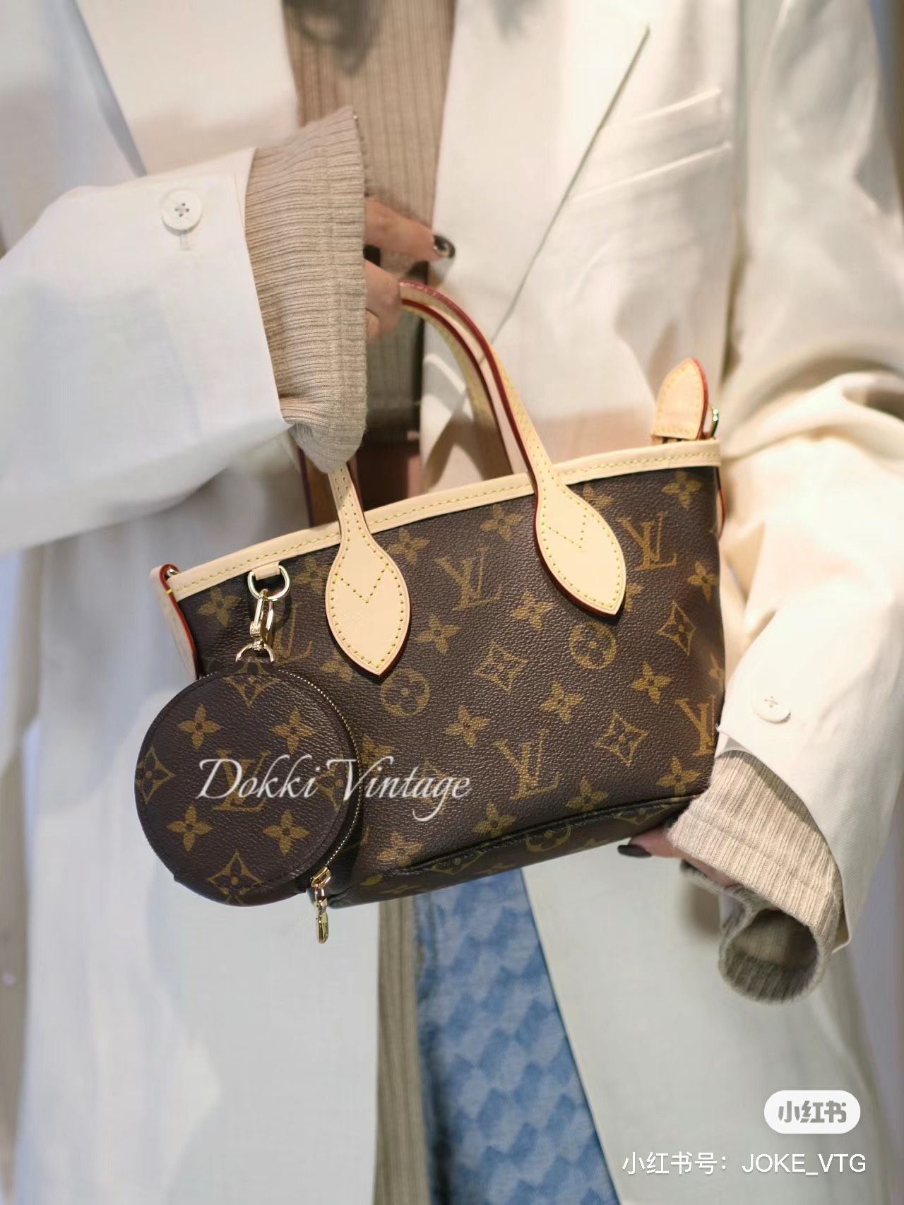 White leather crossbody bag, front view