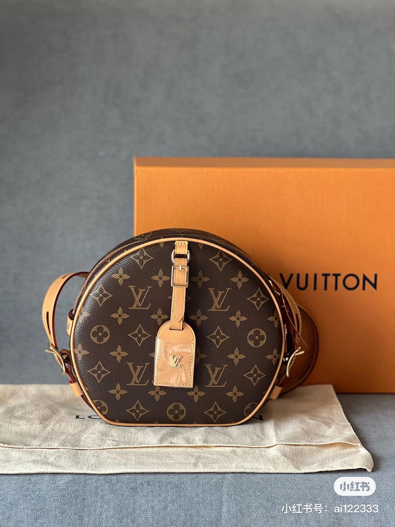 Front view of the classic round crossbody bag.