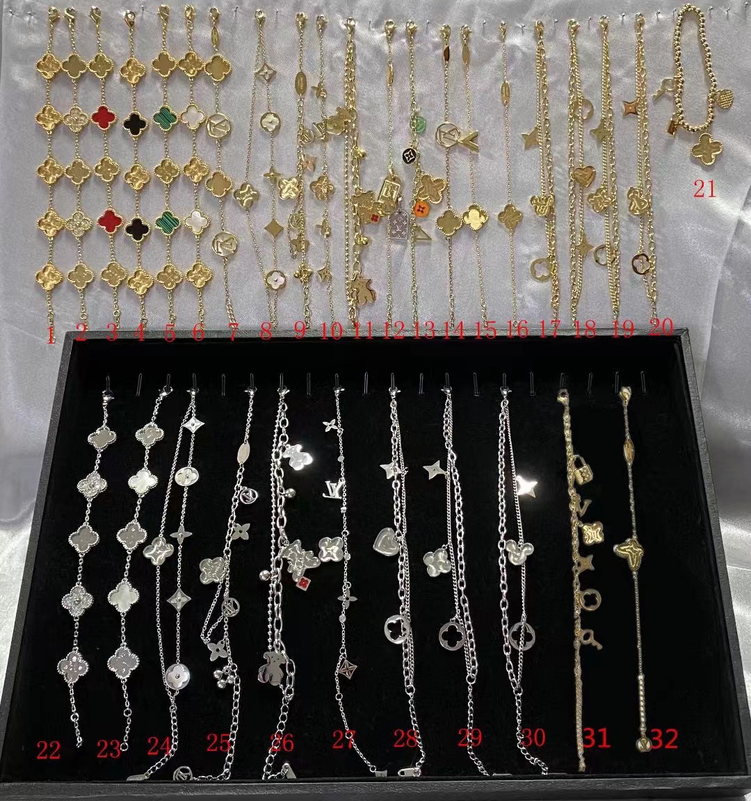 Elegant necklace and earrings set