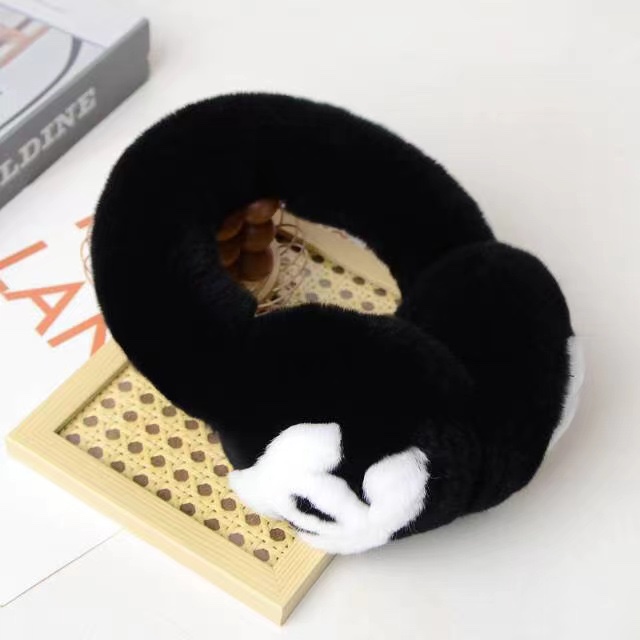 Cashmere blend scarf wrapped