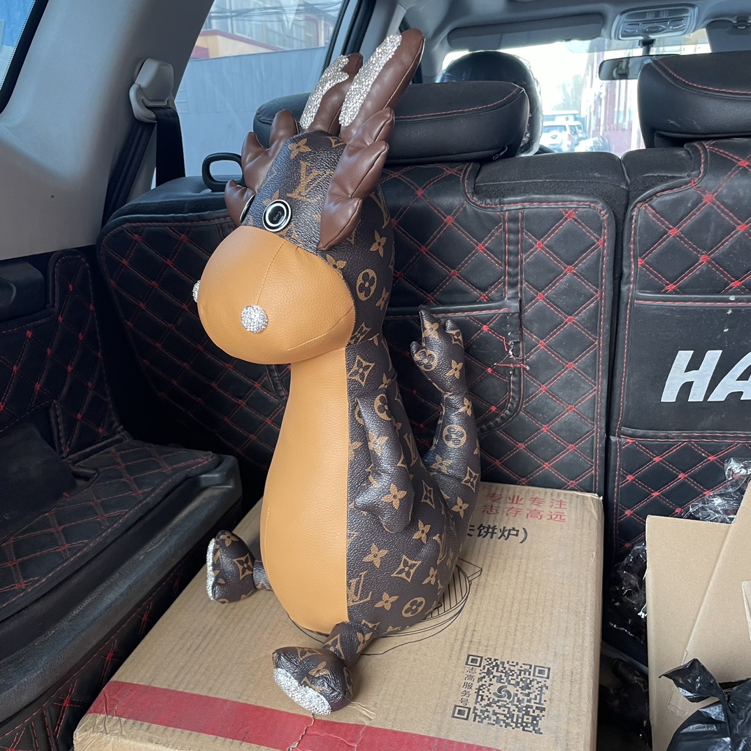 Close-up of the bulldog doll's face